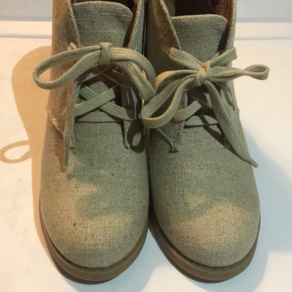 Boots - Picture 5 of 6